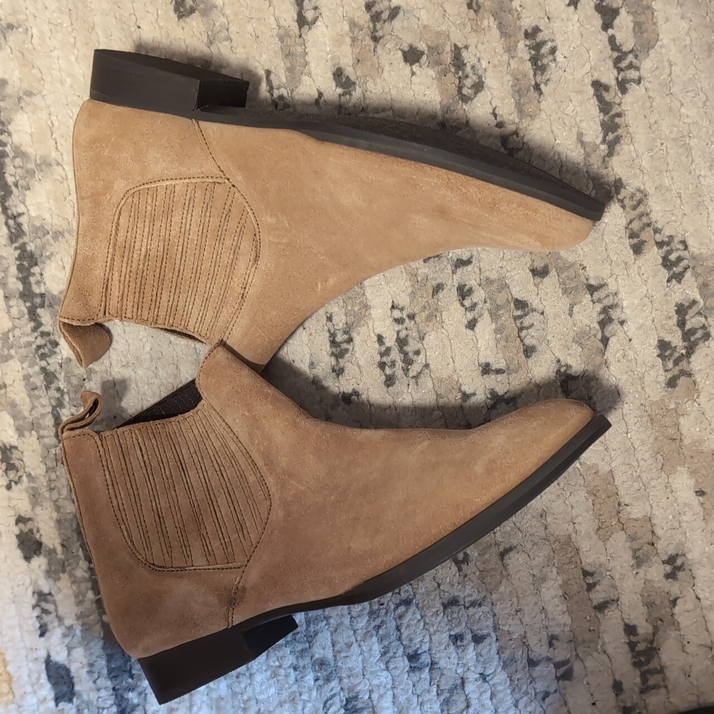 Jack Rogers Tan Suede Chelsea Ankle Boots Size 7 Western Boho Booties